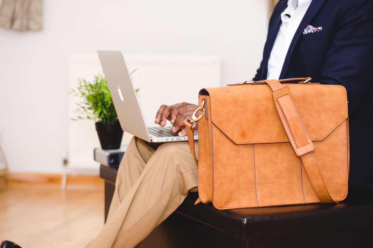 10 Biggest Mistakes To Avoid When Shopping For Men’s Leather Bag
