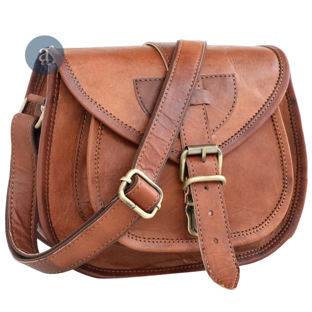 Brown Leather Saddle Purse with Buckle and Crossbody Strap, Showcasing Detailed Stitching and a Timeless Look