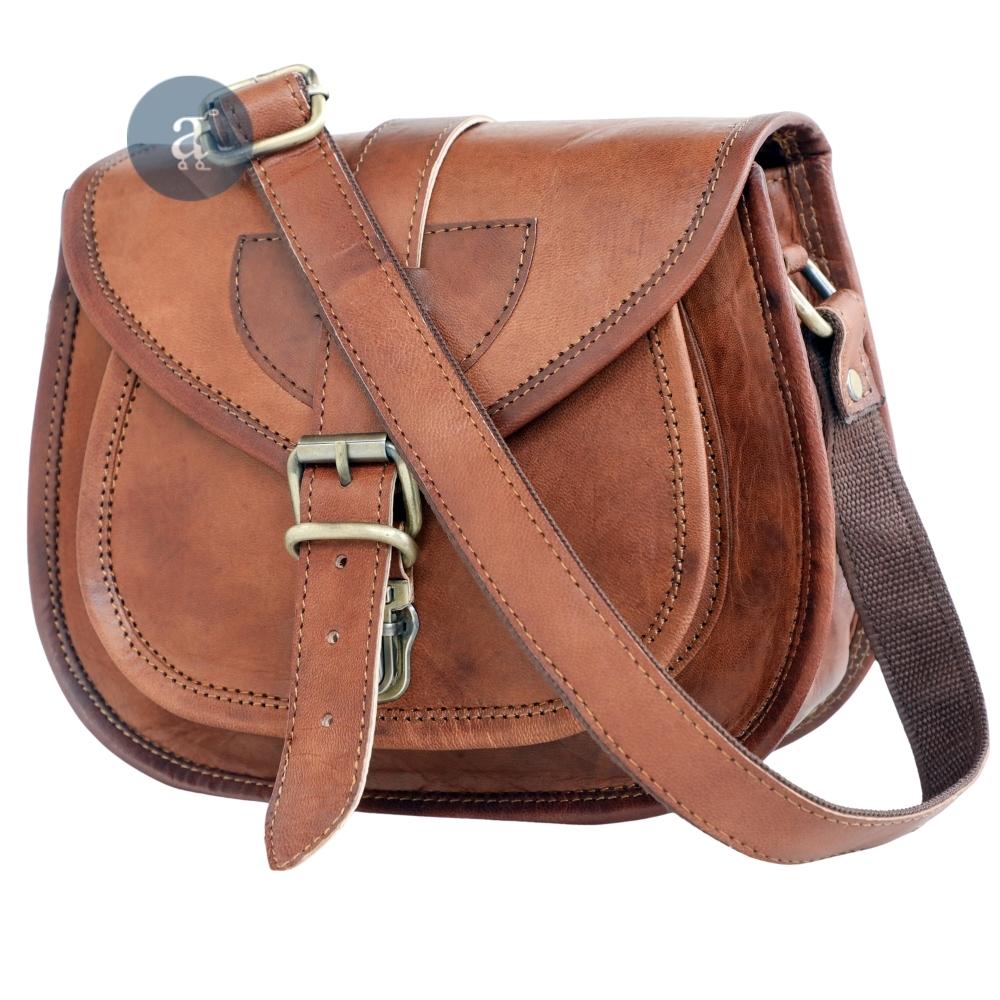  Brown Leather Saddle Purse with Buckle and Adjustable Strap, Featuring Detailed Stitching and Rustic Design Elements