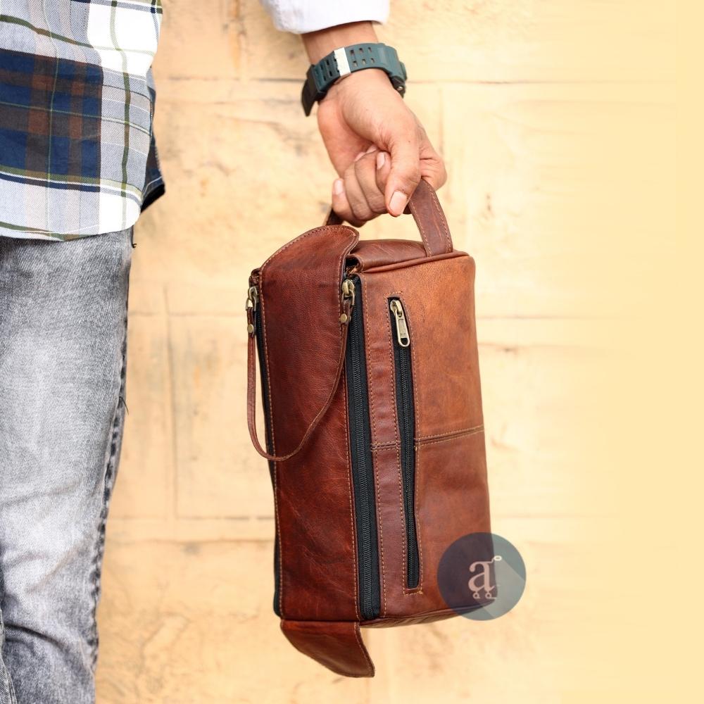 Men Carrying Mens Leather Toiletry Bag
