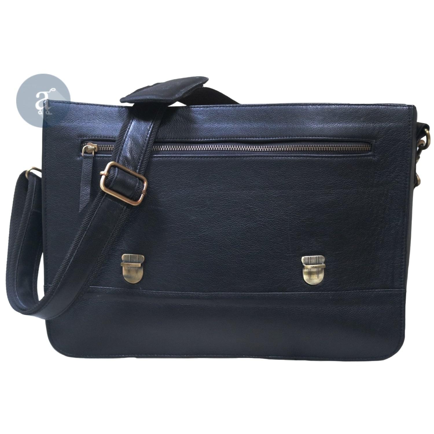 Black Leather Messenger Bag In 0ni Nero/bianco