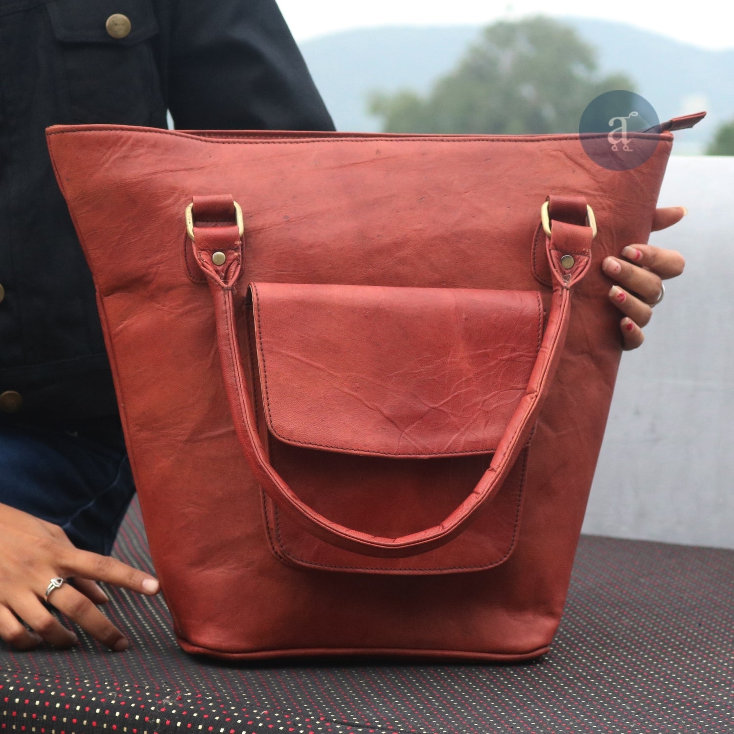 leather tote with zipper